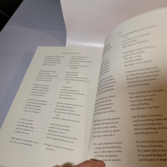 Spanish book used "My mundo adorado Sonia Sotomayor" book - Picture 8 of 13